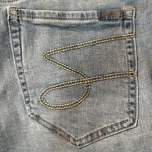 Distressed cutoff shorts - Picture 5 of 5